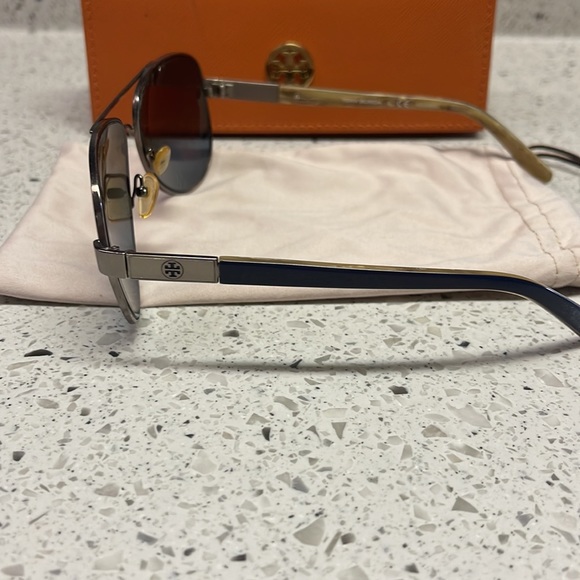 ??Tory Burch Women’s Metal Pilot Sunglasses?? main image 4